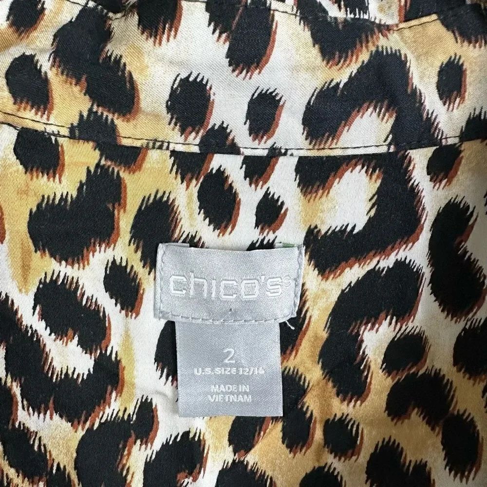 Chico’s animal printed casual button down shirt size 2 - Picture 3 of 9